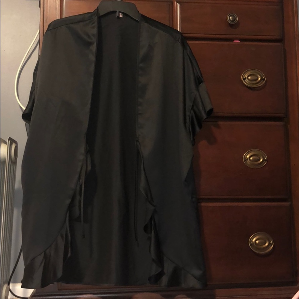 Victoria’s Secret black soft silky robe. One size. Willing to negotiate‼️